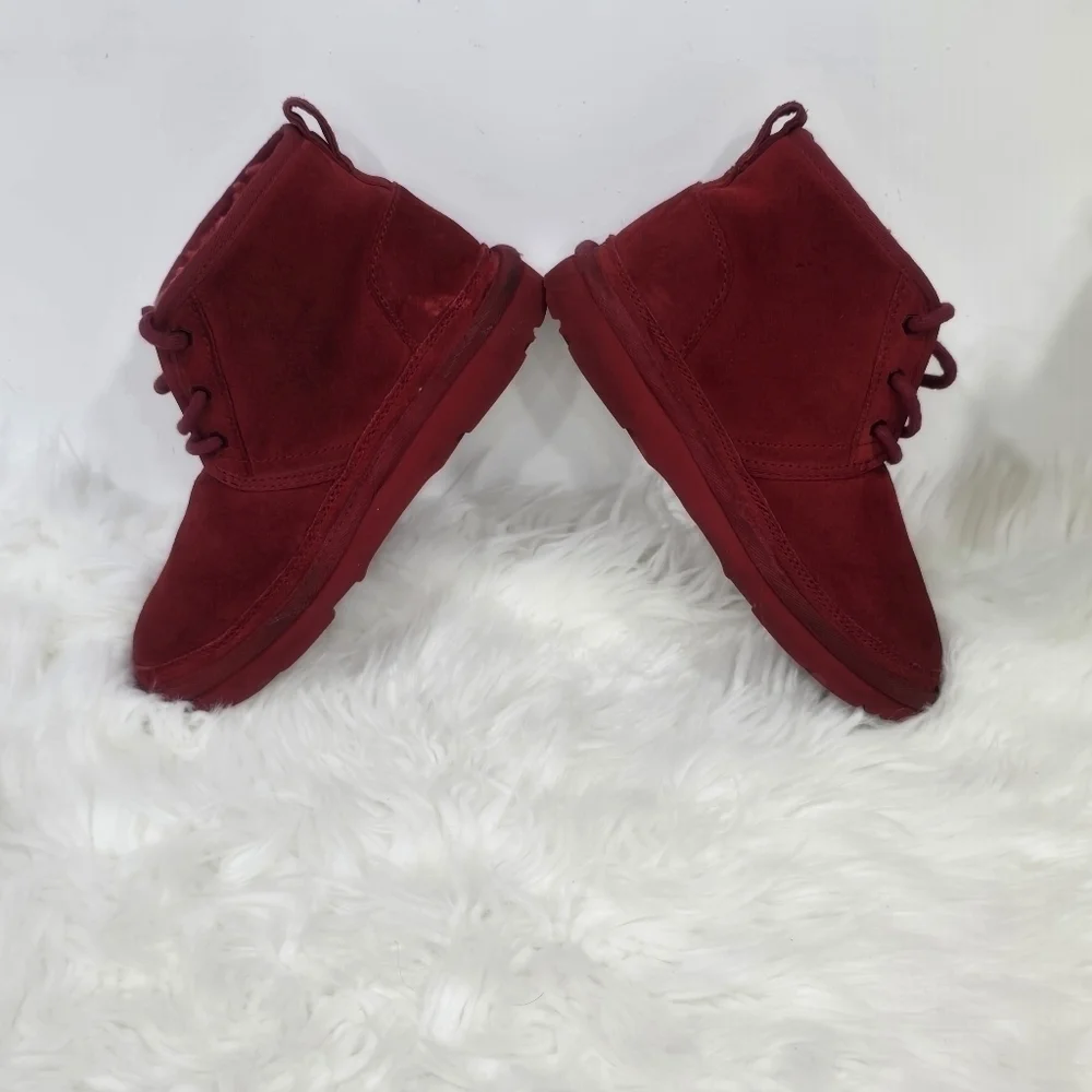 UGG Neumel Suede Lace Up Chukka Boots in Samba Red Size 2 Toddler